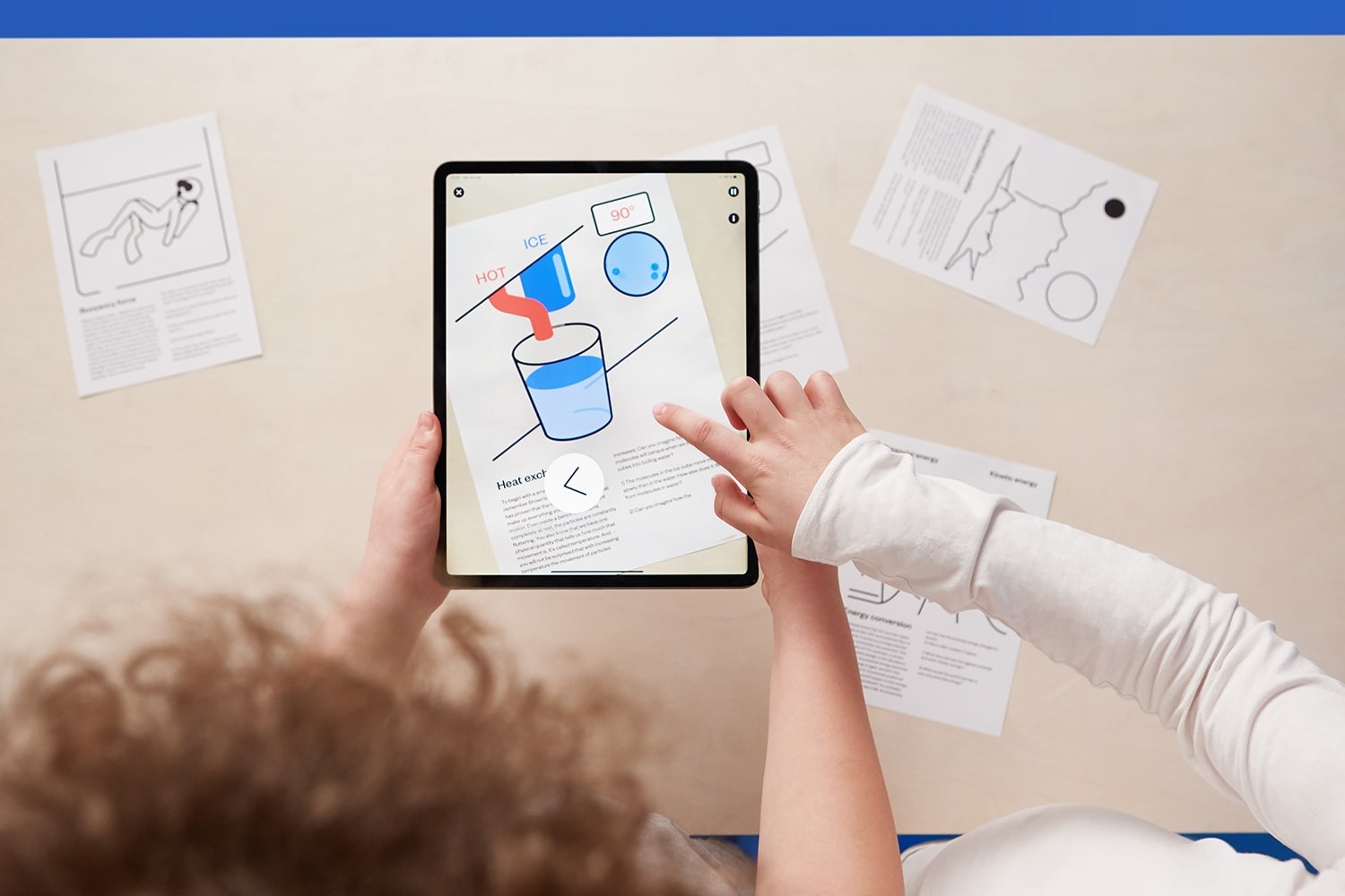 Úniková hra do hodiny Fyziky s učebnicí Vividbooks